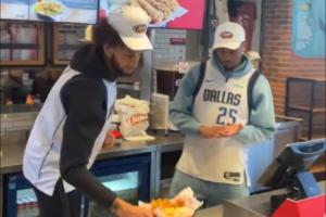 合计7中0！😂美媒恶搞PJ-华盛顿&莱夫利：你俩炸鸡店找个班上吧