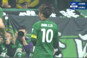 34岁张稀哲打入赛季首球！国安6-1领先泰山