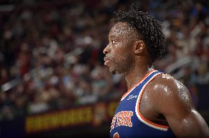 哈特：阿努诺比就爱季后赛级别的身体对抗 他就是个顶级球员