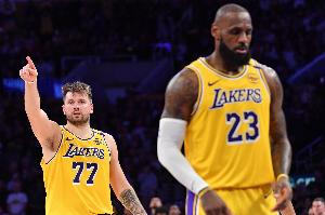 鲍仁君：今天这样的老詹可能会成为常态 这个系列我还是看好湖人