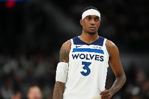 华子：麦丹就是今晚的MVP 他找到了自己的节奏点