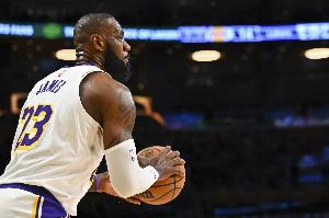 职业生涯首次首节挂蛋！詹姆斯全场18投8中仅得19分5板3助2断3帽