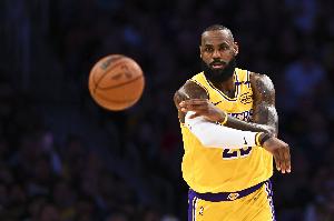 詹姆斯：或许我们需要一场季后赛才能适应 下一场要做好充分准备