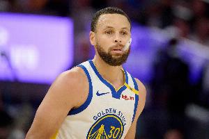 科尔：库里表现得令人难以置信 他在进攻端和巴特勒一起扛起球队