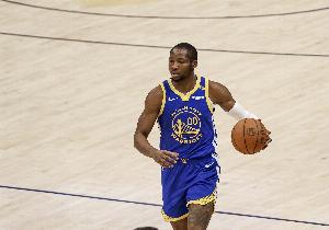 勇记：库明加本场比赛不会进入轮换 不过后续还有调整的可能性