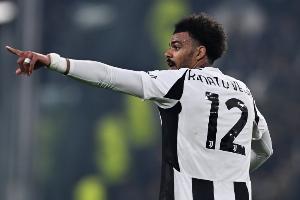 英媒：尤文和切尔西都不打算留下维加，热刺有意引进