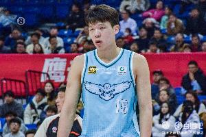 替补表现中规中矩！杨瀚森半场6中4拿到9分6篮板