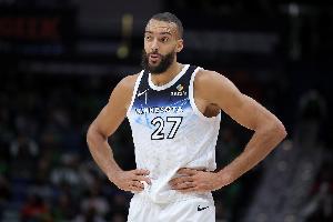 被追着打！戈贝尔28分钟5中2拿到6分6板2断 罚球4中2