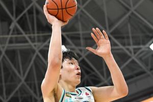 直播吧：杨瀚森将在参加完俱乐部赞助商活动后立马前往洛杉矶训练