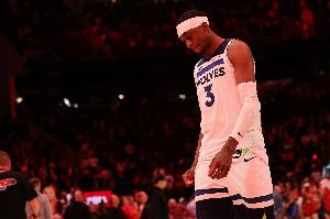 神奇不再！麦克丹尼尔斯半场6中2拿到6分 正负值-9