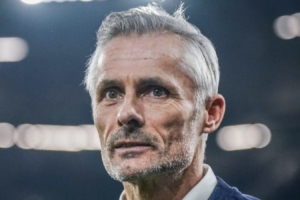 沙尔克官方：主帅范温德伦将在本赛季后离任