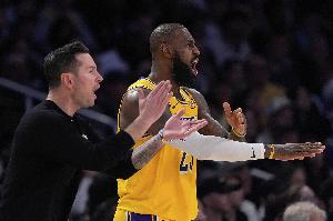 詹姆斯谈雷迪克发飙：我高中时期、菜鸟赛季的教练也会这样