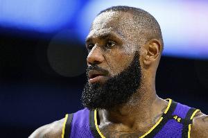 考辛斯：小前锋里只有詹姆斯和伯德是神级水准 其他人都有待讨论