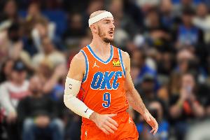 雷霆主帅：卡鲁索独一无二 他能防包括莫兰特&JJJ内的任何人