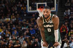 血栓痊愈复出首战不佳！利拉德13中4得14分3板7助 三分7中2