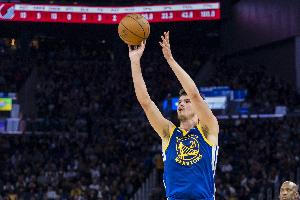 小伙尽力了！波斯特三分8中4拿到12分 末节2记三分追分