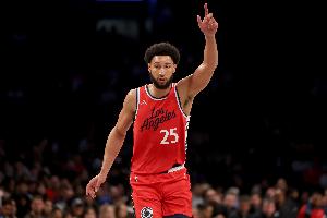 卢：西蒙斯第一节错防约基奇的效果很好 他改变了比赛的走势