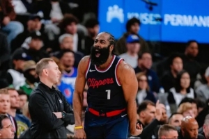 哈登的老辣变招，雷霆活塞的少年追击