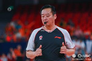 一目了然！媒体人：对比今晚吹罚 就知道国内裁判平日CBA控场之差