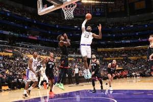 马健：湖人火箭难兄难弟 一个缺防守一个缺进攻 调整后都能拿下G4