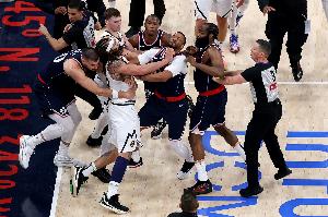 蝴蝶效应？双登冲突时祖巴茨抱住戈登避免驱逐 最后戈登绝杀😂