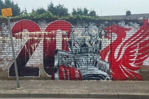 艺术家为利物浦英超夺冠创作壁画，但仅仅一天后就被人蓄意破坏