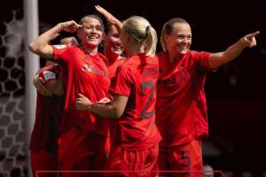 下周就该凯恩了🤣拜仁女足3-1弗赖堡，卫冕女足德甲冠军