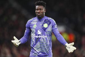 曼晚：从曼联队员的肢体语言可以看出，更衣室已对奥纳纳失去信心