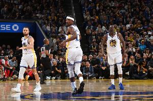 科尔：追梦5犯时仍能防住申京太出色 巴特勒抢下了不可思议的篮板