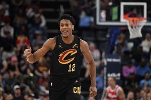 完美适配！亨特半场9中6轰下18分1板1助1断