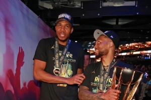 🤢有毒？前两届杯赛冠军湖人&雄鹿均在季后赛止步首轮 1-4出局