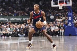 拼尽全力！克里斯-邓恩7中6拿到15分2断1帽 三分4中3