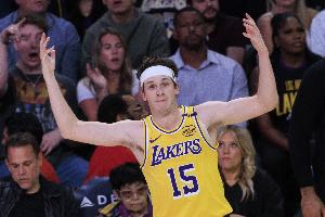 季后赛表现不佳！美媒建议湖人休赛期交易里夫斯