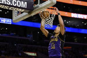 要变阵？距离开赛不到2小时 雷迪克说首发还没确定