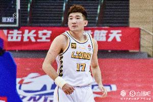 手凉但组织可以！孙铭徽首节5中0没得分 送出4助攻