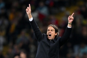 遍体鳞伤就是击不倒，这是国米老男孩最后的倔强