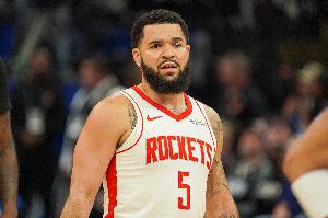 叫我乔丹！范弗里特7中6轰半场最高19分 三分5中4