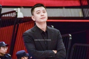 杨鸣：向支持球队的球迷表达感谢 感谢他们的不离不弃