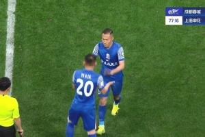 这次会有奇效吗？比赛第77分钟，于汉超替补登场，换下吴曦