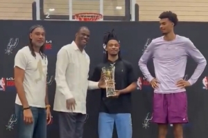 排面😍邓肯、文班、海军上将三位队史最佳新秀给卡斯尔颁ROY