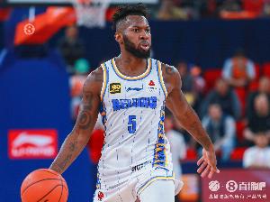 火力全开！杰曼半场10中7砍最高22分 三分7中4