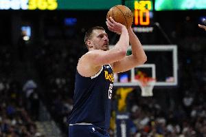 约基奇22投11中空砍25分7板8助 第二节10中7独得15分