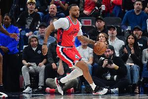 状态火热！鲍威尔第三节6投5中攻下11分2板1断