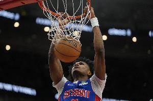 拼尽全力！奥萨尔7中5拿到17分6板2断2帽 罚球10中7