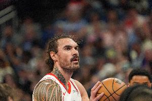 来自对手的赞美！科尔：亚当斯今晚打得很棒！