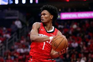 防守强硬！阿门13中5拿到14分7板2助3断