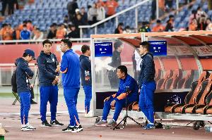 鲁媒：泰山对玉昆赛前发布会人选依然未定，教练和球员都是待定