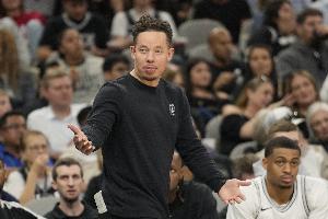 Stein：预计代理主帅米奇-约翰逊将接替波波维奇 担任马刺主教练