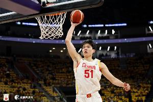 中国篮球之队：振翅启新程 无畏向苍穹 祝杨瀚森在追梦路上顺利