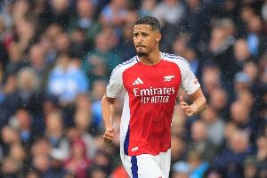 沃尔科特：萨利巴和范迪克是如今最佳中卫，但我更喜欢前者